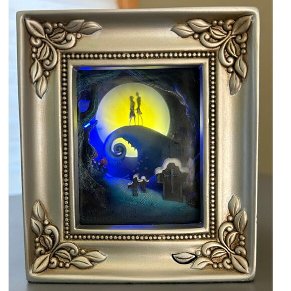 Disney Gallery of Light Jack & Sally Embrace Light Up Mini Nightmare Halloween - Picture 1 of 9